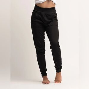 Organic Cotton Move Free Yoga pants NWT